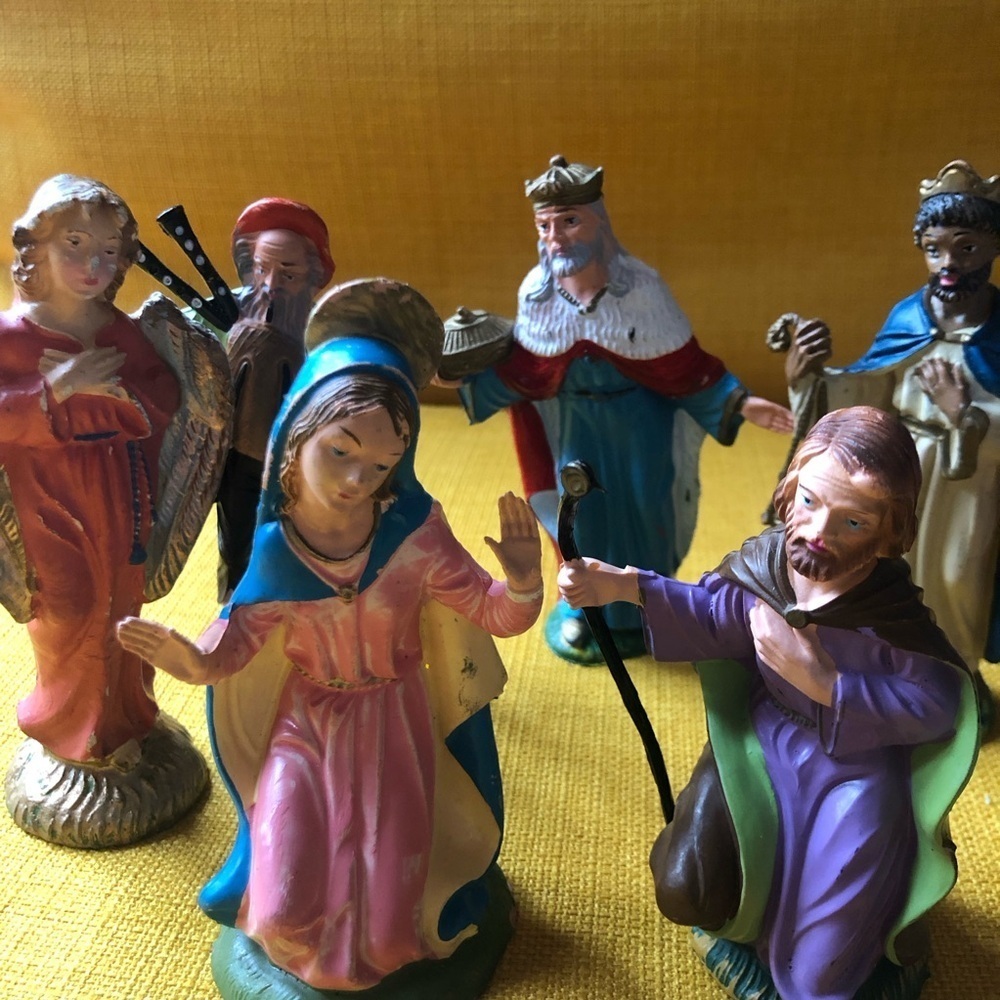 Vintage Italian Collectible Nativity Figurine Set - Picture 3 of 15